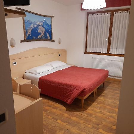 Hotel Garni B&B Maffei Pinzolo Bagian luar foto