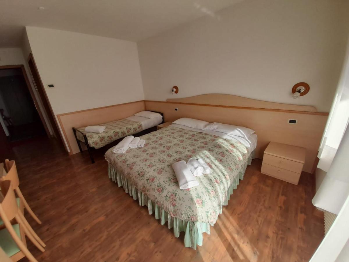 Hotel Garni B&B Maffei Pinzolo Bagian luar foto