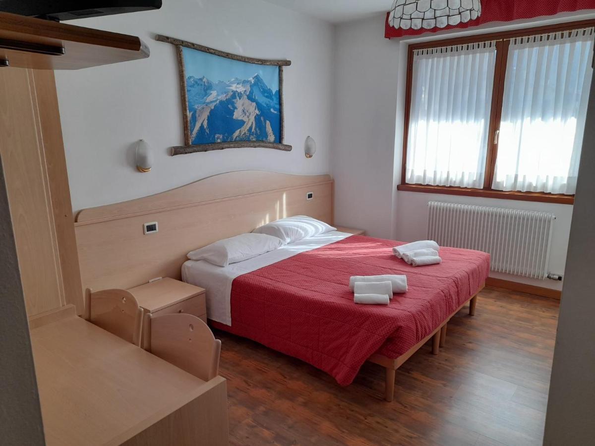 Hotel Garni B&B Maffei Pinzolo Bagian luar foto