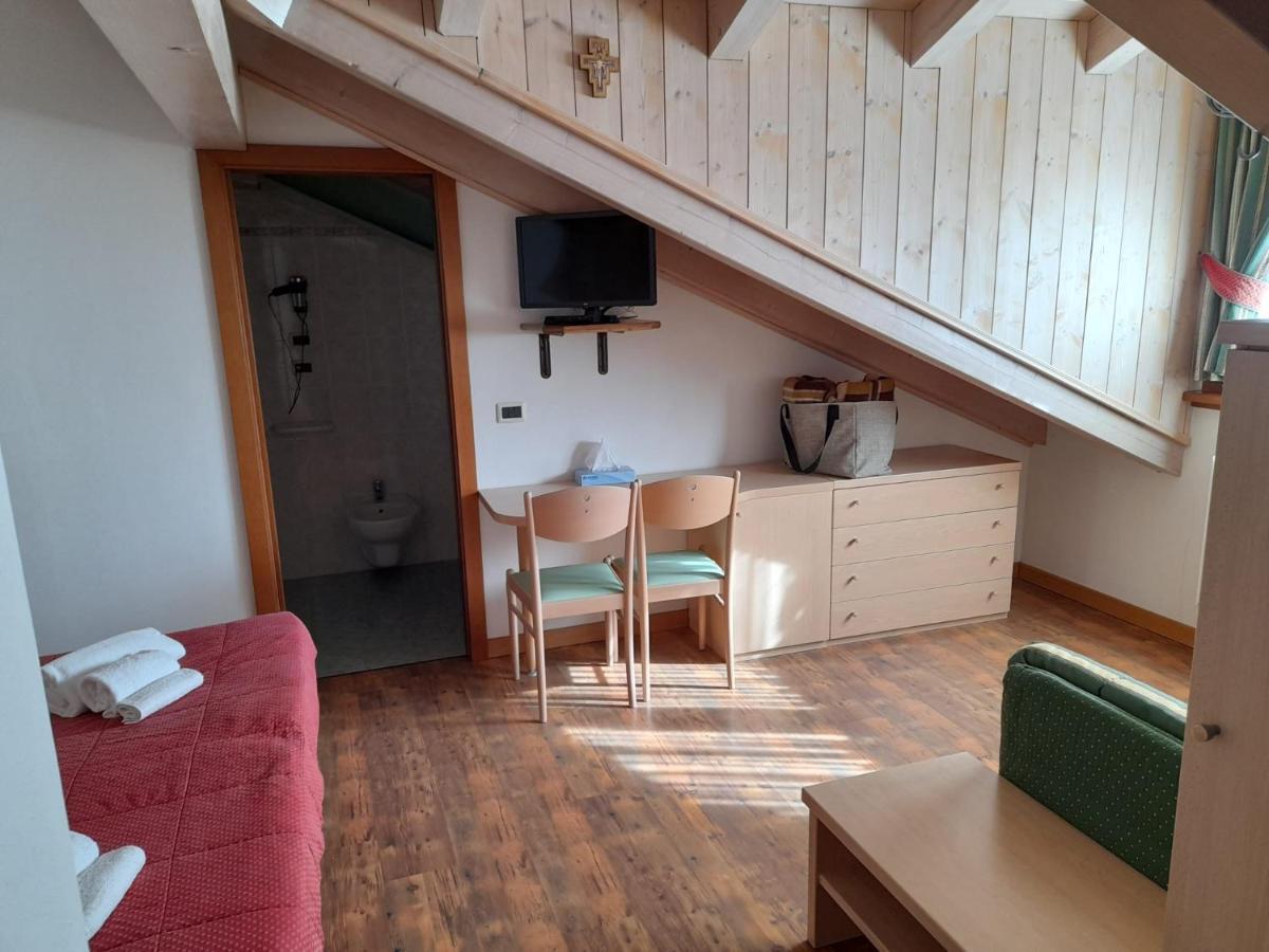 Hotel Garni B&B Maffei Pinzolo Bagian luar foto