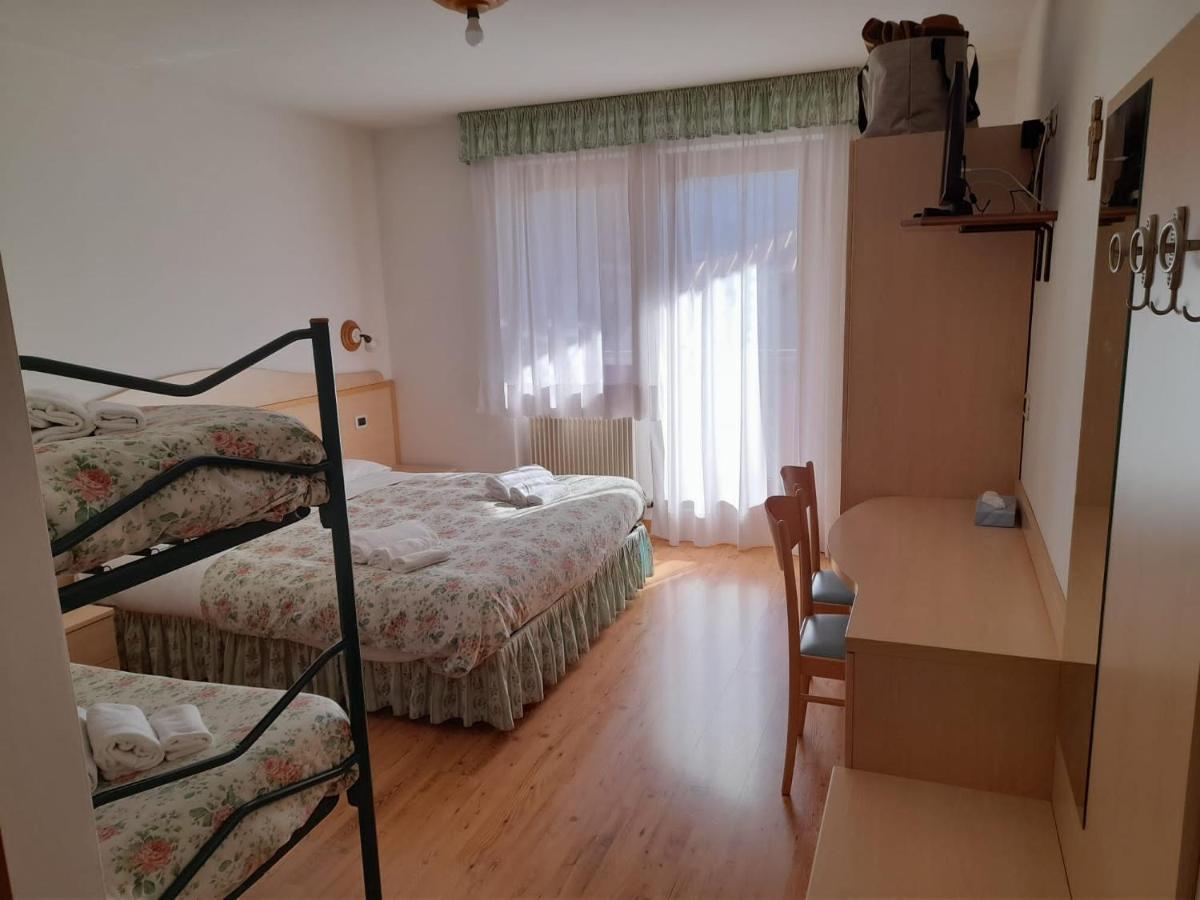 Hotel Garni B&B Maffei Pinzolo Bagian luar foto