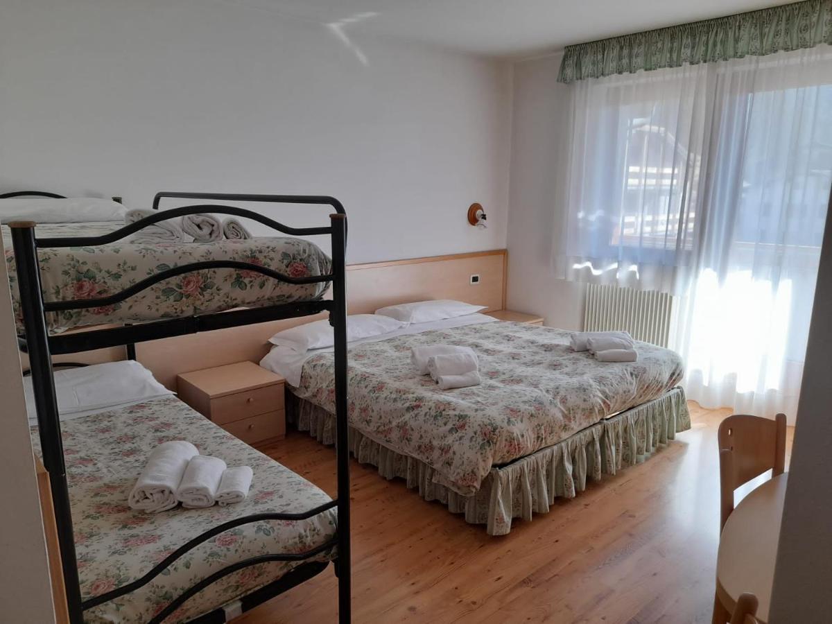 Hotel Garni B&B Maffei Pinzolo Bagian luar foto