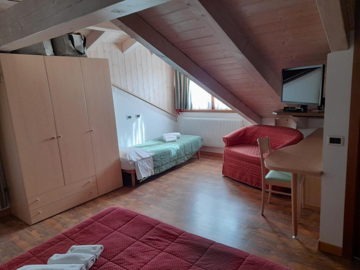Hotel Garni B&B Maffei Pinzolo Bagian luar foto