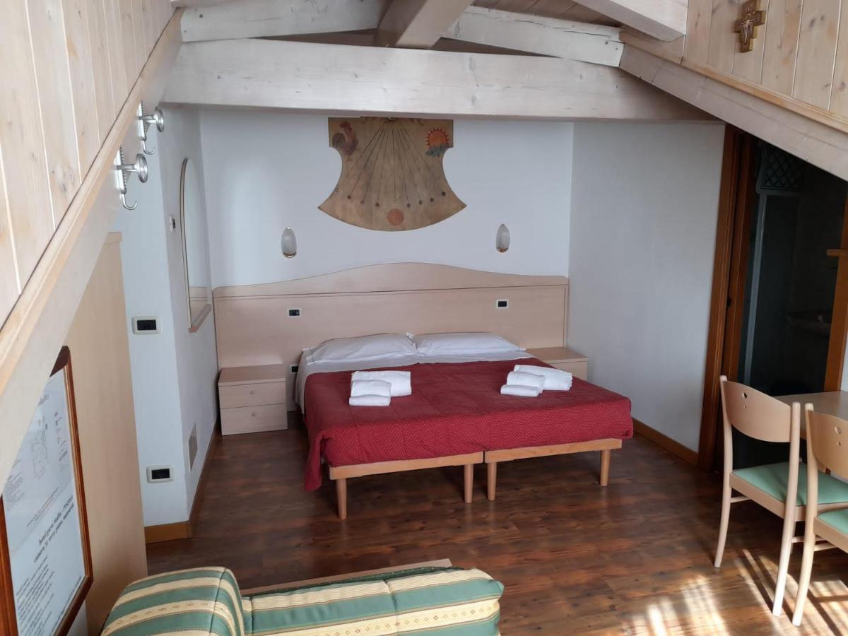 Hotel Garni B&B Maffei Pinzolo Bagian luar foto