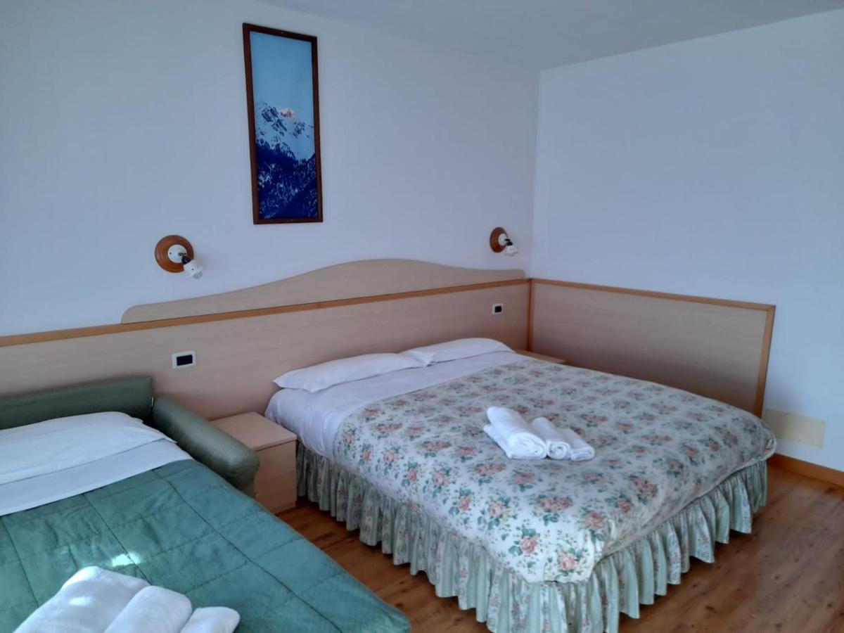 Hotel Garni B&B Maffei Pinzolo Bagian luar foto