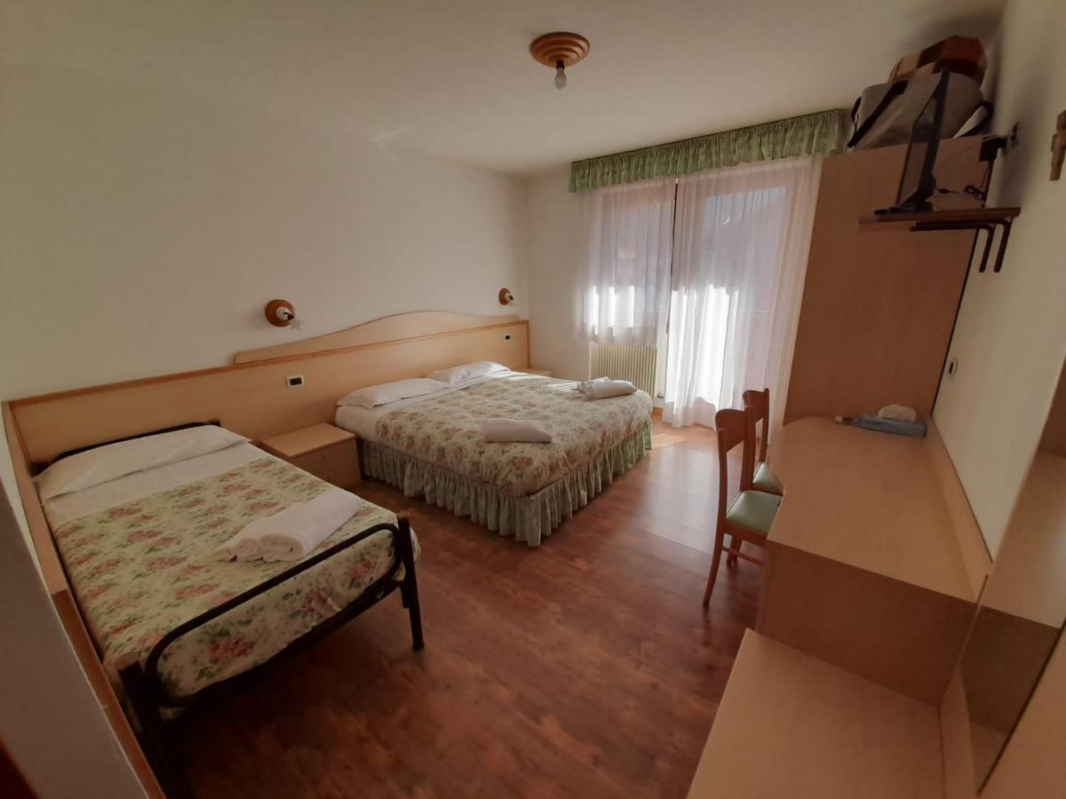 Hotel Garni B&B Maffei Pinzolo Bagian luar foto