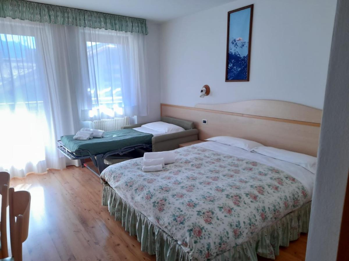 Hotel Garni B&B Maffei Pinzolo Bagian luar foto