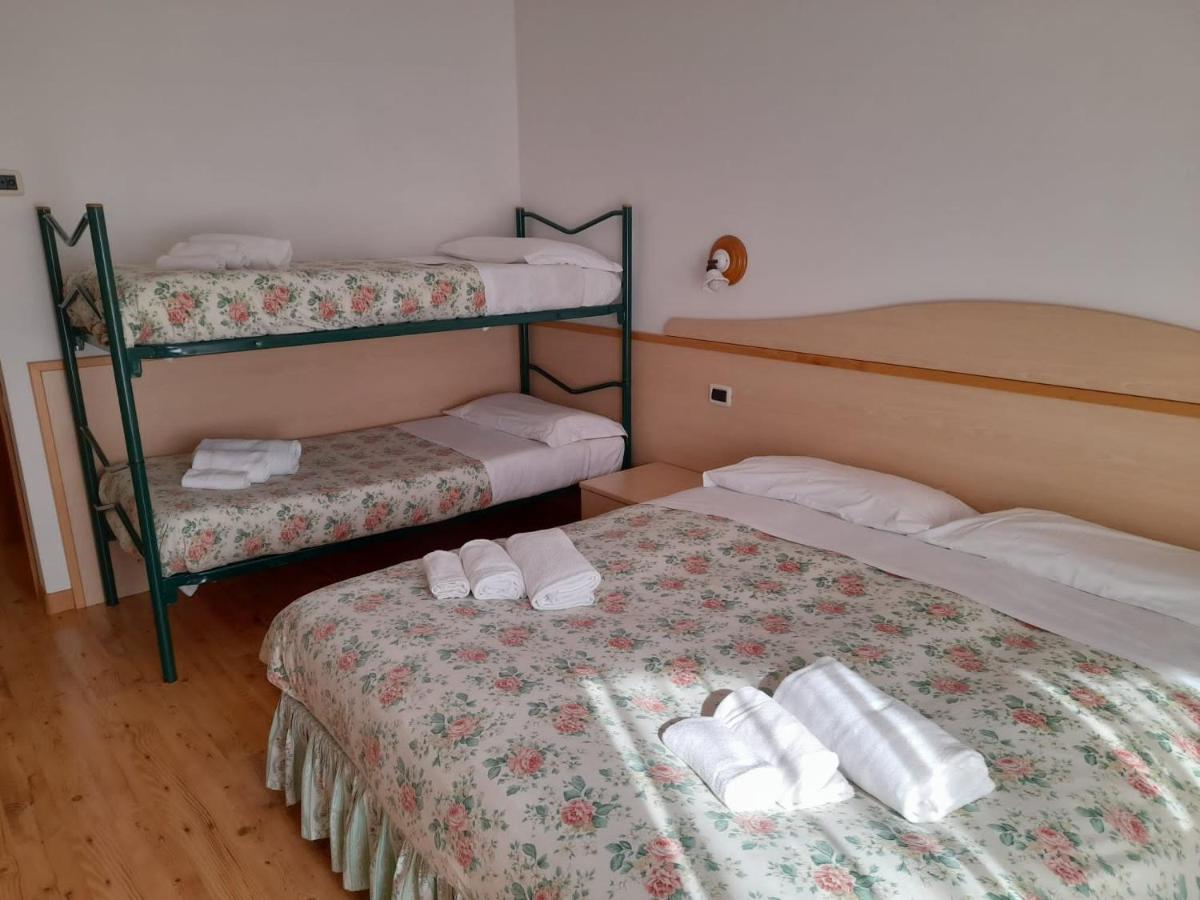 Hotel Garni B&B Maffei Pinzolo Bagian luar foto