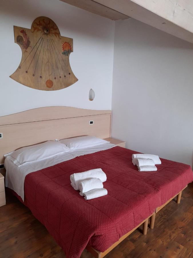 Hotel Garni B&B Maffei Pinzolo Bagian luar foto