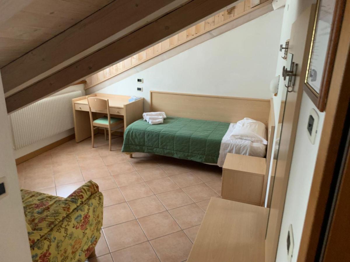 Hotel Garni B&B Maffei Pinzolo Bagian luar foto
